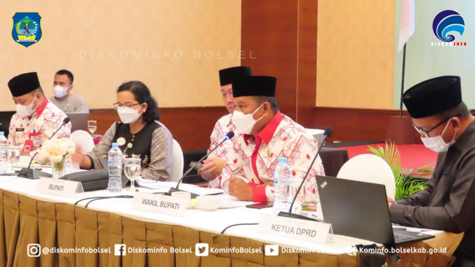 Bupati Hi Iskandar Kamaru SPt bersama Wabup Deddy Abdul Hamid dalam rapat Koordinasi antara Pemda Bolsel dengan BPJS Kesehatan Cabang Tondano