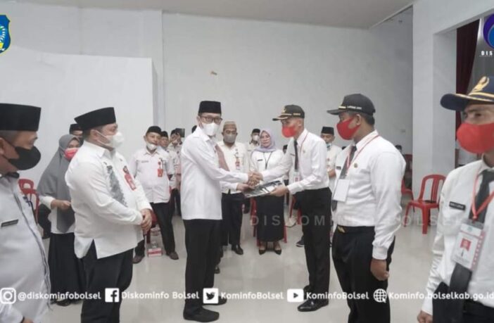 Tampak acara prosesi penutupan pelatihan dasar CPNS Bolsel 2021 yang dipimpin oleh Bupati Bolsel Hi Iskandar Kamaru SPt