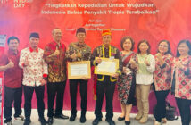 Penyerahan sertifikat bebas Frambusia oleh Menteri Kesehatan Budi Gunawan Sadikin