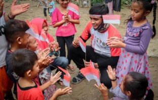 Lomba merayakan HUT ke-75 RI di Pakuku Jaya