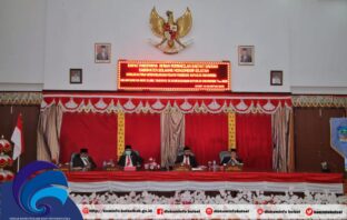 Pimpinan OPD Pemda Bolsel yang mengikuti rapat paripurna mendengarkan Pidato Presiden.