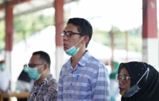 Ketua Komisi II DPRD Bolsel Zulkarnain Kamaru saat mengawal Musrenbang Kecamatan