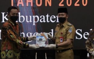 Acara penyerahan Laporan Keuangan Pemerintah Daerah (LKPD) dan Ikhtiar Hasil Pemeriksaan Daerah Kabupaten Bolaang Mongondow Selatan (Bolsel)