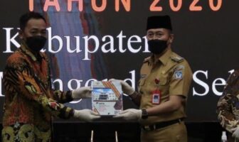 Acara penyerahan Laporan Keuangan Pemerintah Daerah (LKPD) dan Ikhtiar Hasil Pemeriksaan Daerah Kabupaten Bolaang Mongondow Selatan (Bolsel)