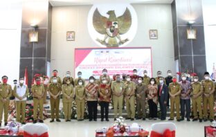 Bupati Bolsel Hi Iskandar Kamaru SPt menghadiri rapat koordinasi yang digelar Badan Pengawasan Keuangan dan Pembangunan RI di Kantor Gubernur Sulut, Manado, Selasa (30/3/2021).