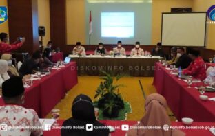 Bupati Hi Iskandar Kamaru SPt bersama Wabup Deddy Abdul Hamid dalam rapat Koordinasi antara Pemda Bolsel dengan BPJS Kesehatan Cabang Tondano
