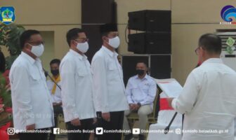 Jusuf Kallah melantik Iskandar Kamaru sebagai Anggota Dewan Kehormatan PMI Sulut
