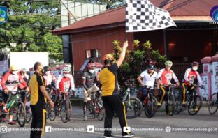 Perayaan HUT lke-75 Bhayangkara dimeriahkan dengan gowes atau bersepeda sehat bersama DPRD dan Pemerintah Bolsel.