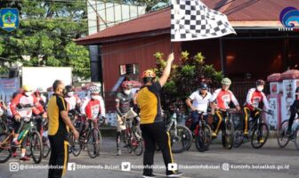 Perayaan HUT lke-75 Bhayangkara dimeriahkan dengan gowes atau bersepeda sehat bersama DPRD dan Pemerintah Bolsel.