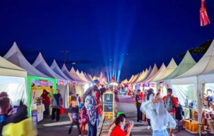 MERIAH! Suasana malam pada ajang Festival Maleo Bolsel 2021 banyak dikunjungi oleh masyarakat baik di Bolsel, Bolmong Raya dan Sulut.