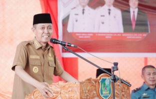Bupati Hi Iskandar Kamaru SPt MSi