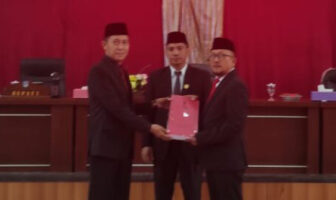 penyerahan Dokumen Ranperda dan Ranperbub Tentang Pertanggungjawaban Pelaksanaan APBD Tahun Anggaran 2022.