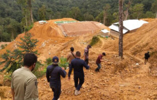 Lokasi aktivitas tambang emas tanpa izin di Desa Tobayagan.
