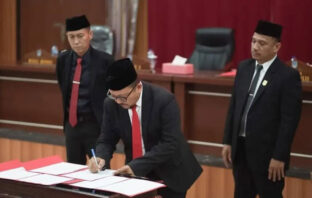 Ketua DPRD Bolsel Ir. Ariffin Olii