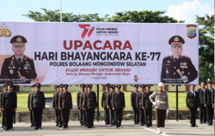 HUT ke-77 Bhayangkara yang dilaksanakan di halaman depan kantor Polres Bolsel di Desa Tabilaa.