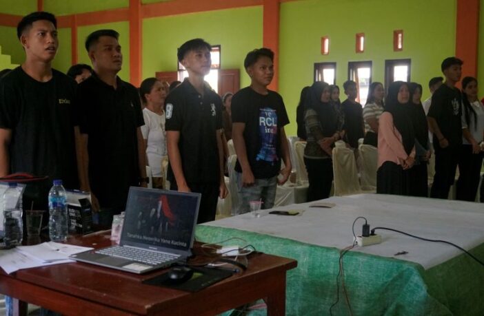 Sosialisasi Pilkada Damai dengan melibatkan para orang tua dan pemuda digelar oleh KPU Bolmong dengan segmentasi daerah konflik di wilayah Dumoga. (Foto: Instink.net)