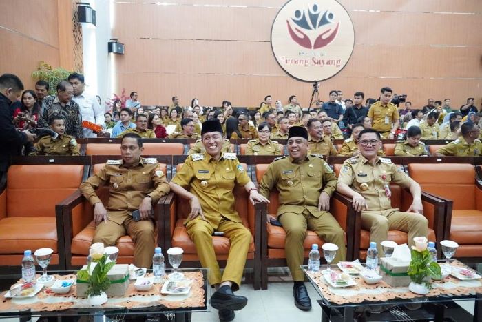 Bupati Bolsel Iskandar Kamaru bersama tiga kepala daerah di Bolmong Raya saat menghadiri acara penyerahan LKPD TA 2024 di kantor BPK RI Perwakilan Sulut. (Foto: IST)