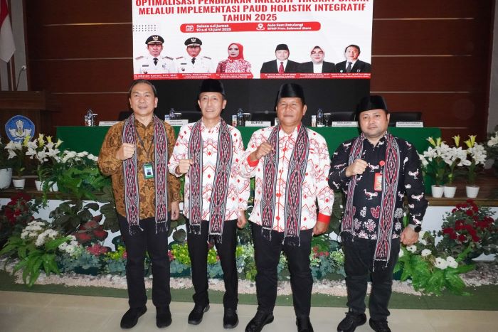 Bupati Bolsel dan Wabup foto bersama seusai pembukaan acara. (Foto: IST)