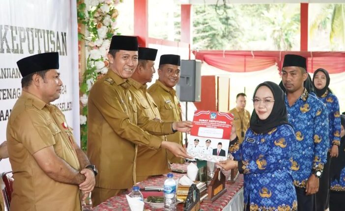 Penyerahan SK kepada 262 PPPK Bolsel tahun 2025 menunjukkan peran Pemda Bolsel dalam meningkatkan kesejahteraan masyarakat di Bolsel, Selasa (10/6/2025). (Foto: IST)