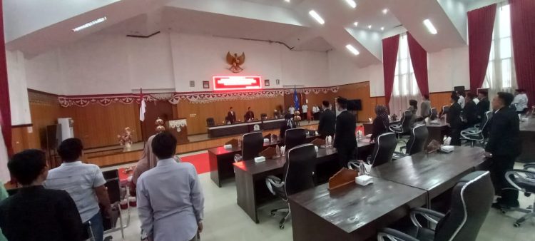 Rapat paripuna di hadiri oleh seluruh anggota DPRD Bolsel dan dihadiri oleh jajaran pimpinan OPD di lingkup Pemda Bolsel. (Foto: IST)