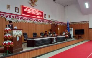 Rapat paripurna tingkat satu DPRD Bolsel membahas Ranperda pencapaian program pemerintah tahun anggaran 2024, Rabu (18/6/2025). (Foto: IST)