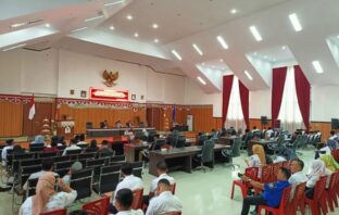 Suasana rapat paripurna tentang penetapan APBD Perubahan Tahun Anggaran 2025 menjadi Perda, diikuti oleh seluruh stakeholder dan Forkopimda Bolsel, Rabu 23 Juli 2025. (Foto: IST)
