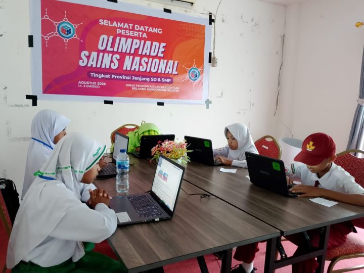 Para siswa SD di Bolsel tampak penuh antusias mengikuti seleksi OSN yang digelar oleh Dinas Pendidikan Bolsel. (Foto: IST)