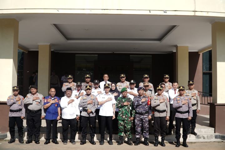 Bupati Iskandar dan Forkopimda foto bersama usai pelaksanaan apel kesiapsiagaan tanggap darurat bencana. (Foto: IST)