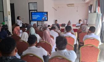 Peserta Bimtek digitalisasi pembelajaran tampak atusias mendengarkan materi yang disampaikan pemateri, yang berlangsung di Kantor Dinas Pendidikan dan Kebudayaan Bolsel, Rabu 5 Novvember 2025. (Foto: IST)