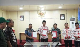 Pemda Bolsel dan Sub Divre Bulog Bolmong sepakat dalam penyerahan hibah lahan untuk pembangunan gudang Bulog di Bolsel, Kamis 4 Desember 2024. (Foto: IST)