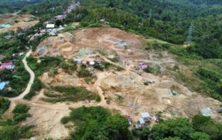 Di balik aktivitas tambang emas di Desa Lanut menumbuhkan banyak kisah yang tidak mengenakkan. Upaya pelestarian hutan mendapati banyak rintangan ke depan. (Foto: Lokasi tambang emas rakyat di Desa Lanut/tim instink.net)