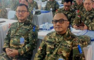 Ketua DPRD Bolsel Arifin Olii bersama Ketua DPRD Kota Kotamobagu saat mengikuti kursus Lemhanas di Magelang. Jateng. (Foto: IST)