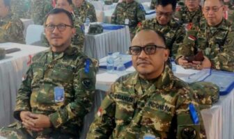 Ketua DPRD Bolsel Arifin Olii bersama Ketua DPRD Kota Kotamobagu saat mengikuti kursus Lemhanas di Magelang. Jateng. (Foto: IST)