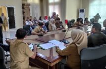 Rapat Dengar Pendapat digelar oleh DPRD Bolmong di ruang Komisi III guna menindaklanjuti aduan dari masyarakat terkait ijazah yang belum diserahkan oleh kepala sekolah di salah satu SD Sintap di Kanupaten Bolmong, Senin 8 Juni 2026. (Foto: IST)