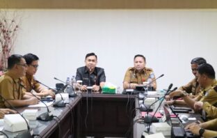 APBD Perubahan tahun anggaran 2026 mulai dievaluasi oleh tim Provinsi Sulut, di Kantor Gubernur Provinsi Sulut, Senin 24 Agustus 2026. (Foto: IST)