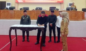Penandatangan hasil rapat paripurna DPRD Bolmong bersama Pemda Bolmong, Senin 24 Agustus 2026. (Foto: IST)
