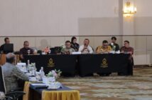 DPRD Bolsel kawal pengawasan dalam pelaksanaan aktivitas tambang emas dalam rapat Uji Kelayakan Lingkungan PT JRBM di Kabupaten Bolsel, Sslasa (11/8/2026) di Ball Room Hotel Sutan Raja Kotamobagu. (Foto:IST)