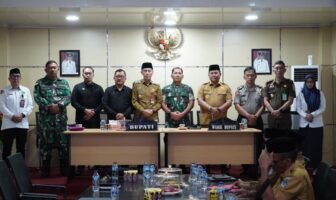 Rapat Forkopimda dipimpin langsung oleh Bupati Bolsel Isakndar Kamaru, di ruang rapat Berkah Kantor Bupati, Senin (31/8/2026). (Foto: IST)