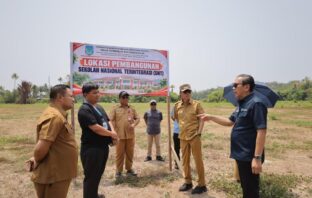 Pemda Bolsel bersama Balai Penjaminan Mutu Pendidikan Provinsi Sulut saat melakukan peninjauan lokasi lahan pembangunan SNT, Selasa 27 Oktober 2026. (Foto: IST)